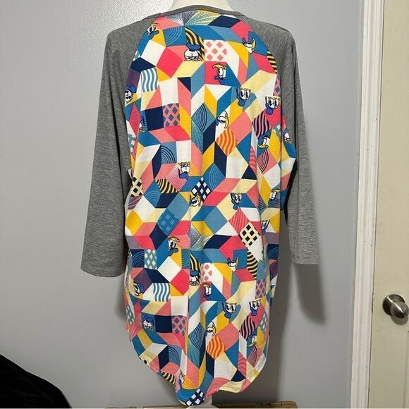 LulaRoe geometric shaped Donald Duck three-quarter sleeve T-shirt size 2XL - Picture 3 of 5